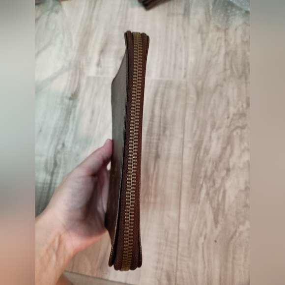 Rare LOUIS VUITTON Monogram Round Zip Passport Case Card Eclair Wallet - Picture 5 of 12